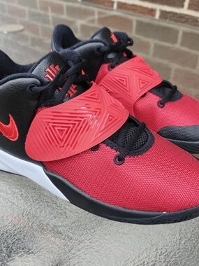 Nike Kyrie Flytrap III Sz 6.5 Youth Basketball Shoes Black/Red Sneakers
